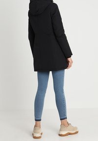 Tommy Jeans Abrigo de plumas - black