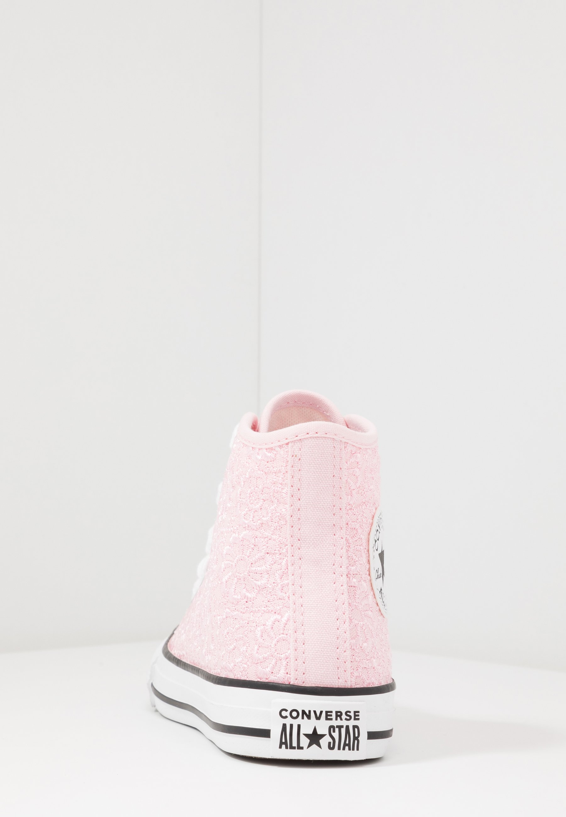 outfit converse rosa