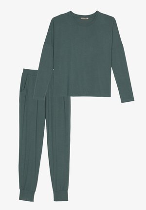 Tyrkysový lounge set, který obsahuje top s dlouhým rukávem, kulatým výstřihem a volným střihem, doplněný o zúžené kalhoty se bočními kapsami. Měkká textura, lehký materiál.