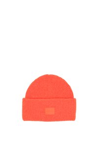 Gorro de punto en un brillante color naranja, con un dobladillo y un parche rectangular con el logo en relieve "BIMBA Y LOLA". Textura suave.