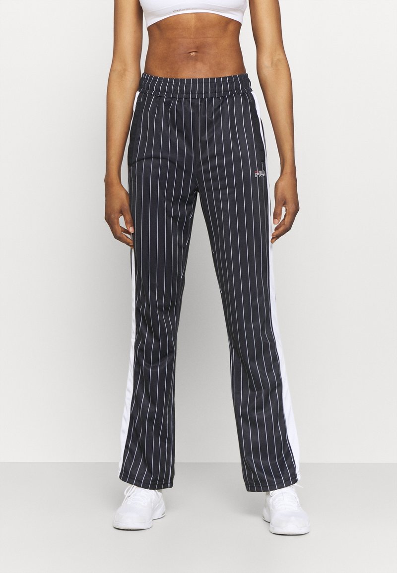 Schwarz-weiße gestreifte Sporthose mit elastischem Bund, weißen Seitenpanelen und einem dezenten Logo auf der Vorderseite.