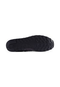 Zapatilla negra con una suela de goma texturizada, que presenta un patrón de relieve en zigzag y un logo embossado a lo largo del borde exterior.