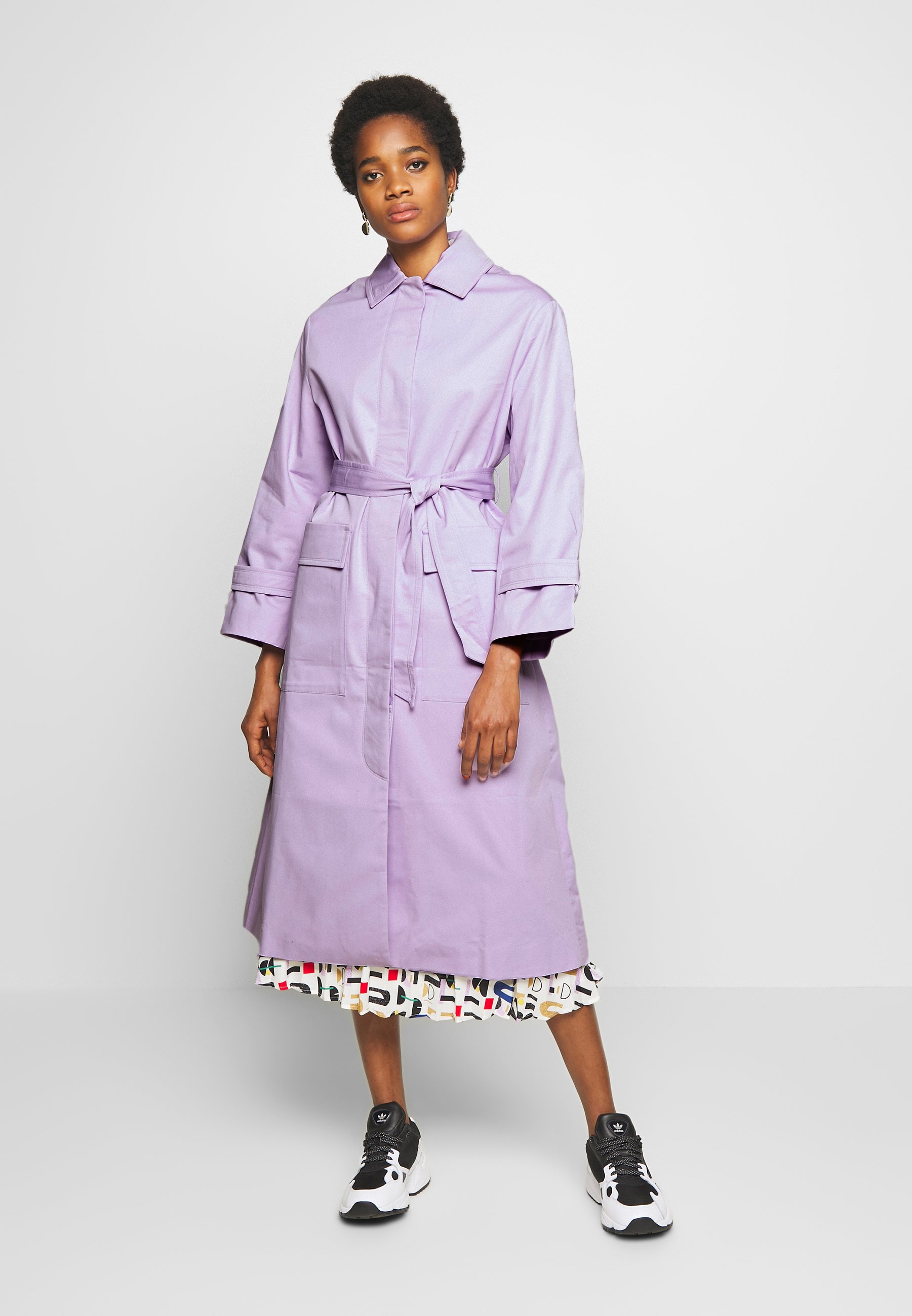 trench lila