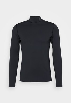 Mustat pitkähihaiset tiukat turtleneck-paidat, joissa on pieni valkoinen logo kauluksessa, esiteltynä yksinkertaisella vaaleanharmaalla taustalla.