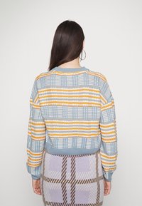 Noisy May Sweter