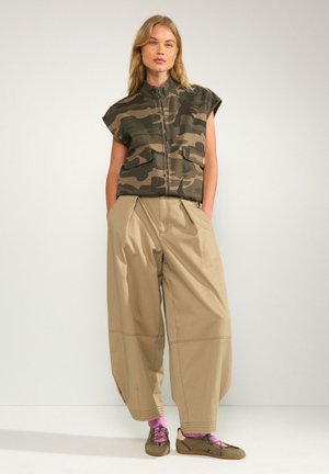 Nümph, NUKATTI BARREL PANTS - Pantalon classique - silver mink