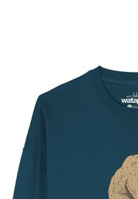 Donkerblauwe sweatshirt met een ronde halslijn, voorzien van een gedeeltelijke tan kleurige beerillustratie op de voorkant.