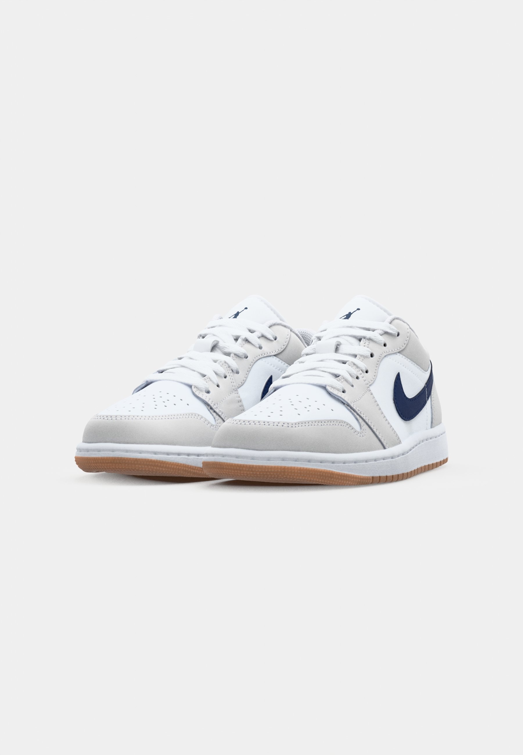 Jordan AIR JORDAN 1 LOW - Trainers - white/midnight navy/neutral