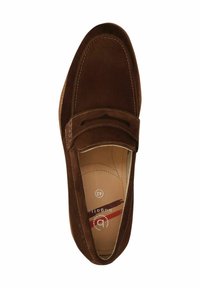 Braune Wildleder-Lederschuhe im Mokassin-Design, mit einer gesteppten Detail und einer Gummisohle. Das Innere hat eine glatte Oberfläche mit Logo-Akzenten.