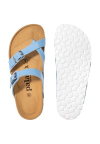 Modrá sandála s korkovou stélkou, dvěma lesklými pásky a nastavitelnou sponou. Disponuje texturovanou bílou gumovou podrážkou.