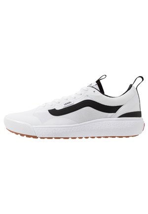 Biały niski sneaker Vans z czarnym paskiem na boku, panelami z siateczki, białymi sznurówkami i brązową gumową podeszwą, pokazany z zewnętrznego profilu bocznego.