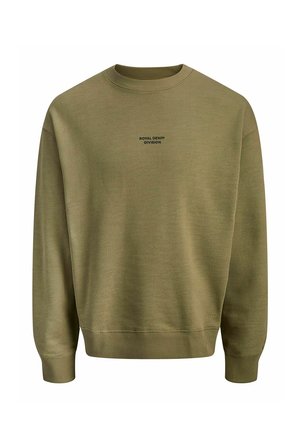 Olivno zelena majica s kapuljačom iz mehkega materiala, z okroglo ovratnikom, rebrastimi manšetami in majhnim črnim logotipom "Royal Denim Division" na sprednji strani.