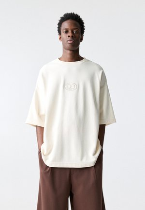 PULL&BEAR SHORT SLEEVE WITH LOGO - Print T-shirt - beige