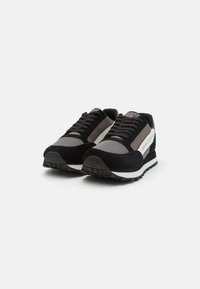 Armani Exchange LACE UP  - Tenisice - black/iron