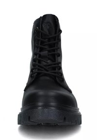 Stivali da lavoro neri con stringhe, esterno in pelle liscia, punta arrotondata, suola in gomma testurizzata e occhielli metallici per i lacci.