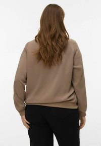 Sweat-shirt marron à manches longues avec une texture lisse, taille et poignets côtelés, présentant une coupe décontractée et une vue de dos sur un fond uni.