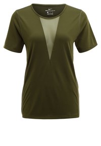 Oliwkowa koszulka sportowa z krótkim rękawem, wykonana z siateczkowego materiału, z dekoltem w serek i lekką teksturą. Posiada subtelne szare akcenty na szwach.