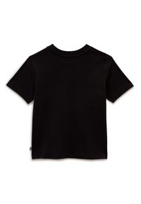 Camiseta negra de manga corta hecha de suave algodón con un clásico escote redondo, que presenta una etiqueta con un diseño a cuadros en el dobladillo.