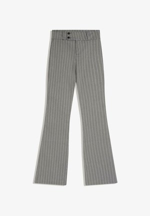 Grijze, fijn gestreepte, op maat gemaakte broek met uitlopende pijpen, knopen aan de voorkant en een verborgen ritssluiting.