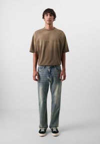 Don't Waste Culture KEONE UNISEX - Džíny Straight Fit - light pale