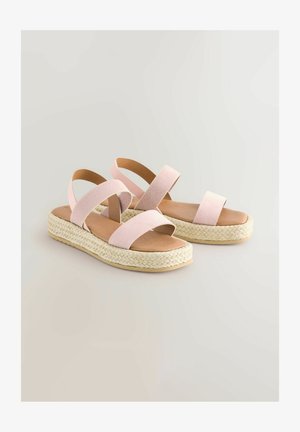 Roze textiel sandalen met twee gekruiste banden, espadrille-stijl jute tussenzool en een platte bruine voetbed. Lichtgewicht en open-teen ontwerp.