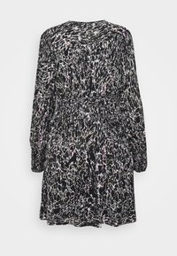 Vestido preto com um padrão abstrato multicolorido, mangas longas, cintura ajustada e saia ampla. Feito de um tecido leve com uma textura suave.