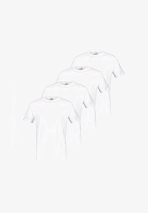 Vier eenvoudige witte korte mouwen T-shirts met ronde hals, diagonaal opgestapeld tegen een witte achtergrond.