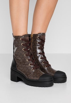 Enkellaarsjes met plateauzool - brown