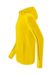 Gelbe Kapuzenjacke mit strukturierter Oberfläche, ausgestattet mit einem Reißverschluss vorne, seitlichen Taschen und schwarzen Akzenten entlang der Ärmel.