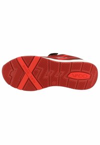 Suola di scarpa in gomma rossa con un motivo di presa testurizzato, caratterizzata da zone di flessione distinte e accenti bianchi, etichettata "FLEX ZONE" e "VADO."