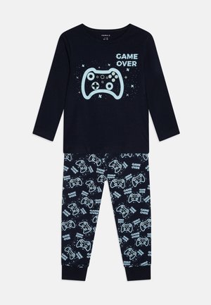 Námořnický pyžamový set obsahující triko s dlouhým rukávem a grafikou herního ovladače s textem "GAME OVER", doplněný kalhotami s motivem ovladačů a textu.