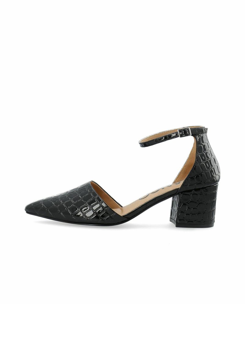 Escarpin en cuir verni noir avec un bout pointu et une bride à la cheville. Il présente un motif crocodile texturé et un talon carré épais.