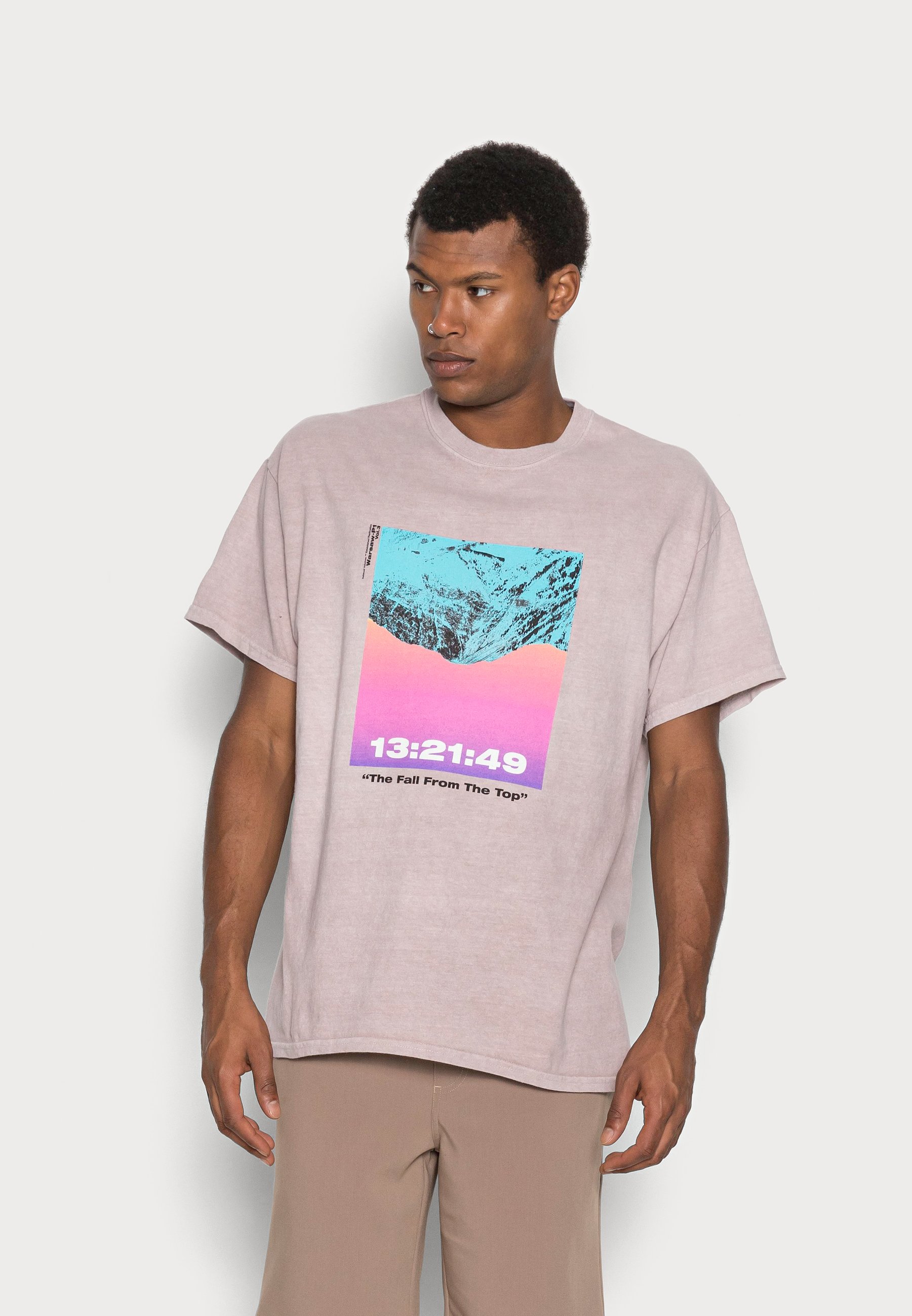 BDG Urban Outfitters MOUNTAINS TEE 