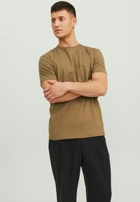 Jack & Jones JJE TEE  O-NECK  - Basic T-shirt - otter