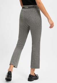 Cambio FAITH - Broek - schwarz weiß
