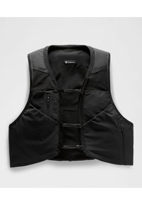 Chaleco negro de tela ligera, con un bolsillo con cremallera, correas frontales ajustables y una textura suave. Apto para uso activo.