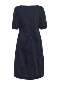 Mörkblå klänning med rak snitt, korta puffärmar och en dold dragkedja bak. Tillverkad av slät tyg, har en enkel design.