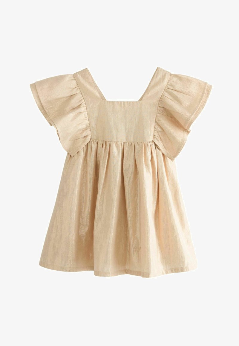 Vestido color beige claro con mangas acampanadas, escote cuadrado y cintura recogida, hecho de una tela brillante y texturizada.