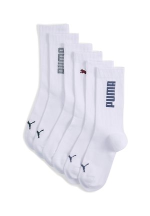 Vijf paar witte sokken met ribbeltextuur, verschillende logo's in donkerblauw en kastanjebruin, en een klein logo op de teen.