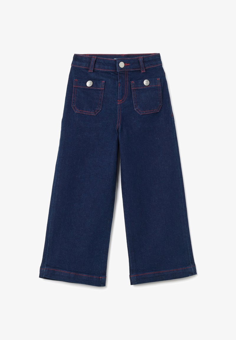 Vaqueros de pierna ancha azul oscuro hechos de mezclilla, con detalles de costura roja, dos bolsillos delanteros y dos bolsillos traseros con botones de metal.