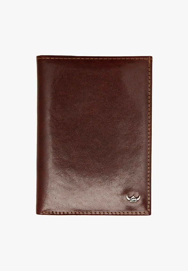 Bruine leren portemonnee met een gladde textuur, slank ontwerp en contrasterende stiksels. Bevat een klein metalen logo-accent in de rechteronderhoek.
