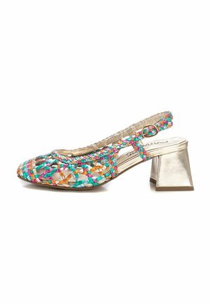 Zapato slingback colorido con patrón trenzado en rosa, turquesa y naranja, que presenta un tacón bloque metálico dorado y tela texturizada.
