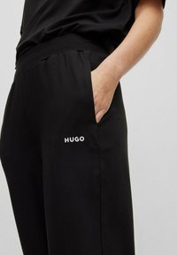 HUGO SHUFFLE - Träningsbyxor - black one