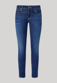 Jeans ajustados en denim azul oscuro, con cinco bolsillos, pasadores de cinturón y una cremallera con un cierre de botón. Textura suave y mínimo desgaste.