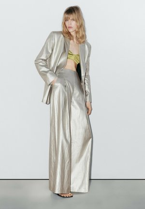 STUDIO - ONE BUTTON DOUBLE BREASTED - Kurzmantel - silver-coloured