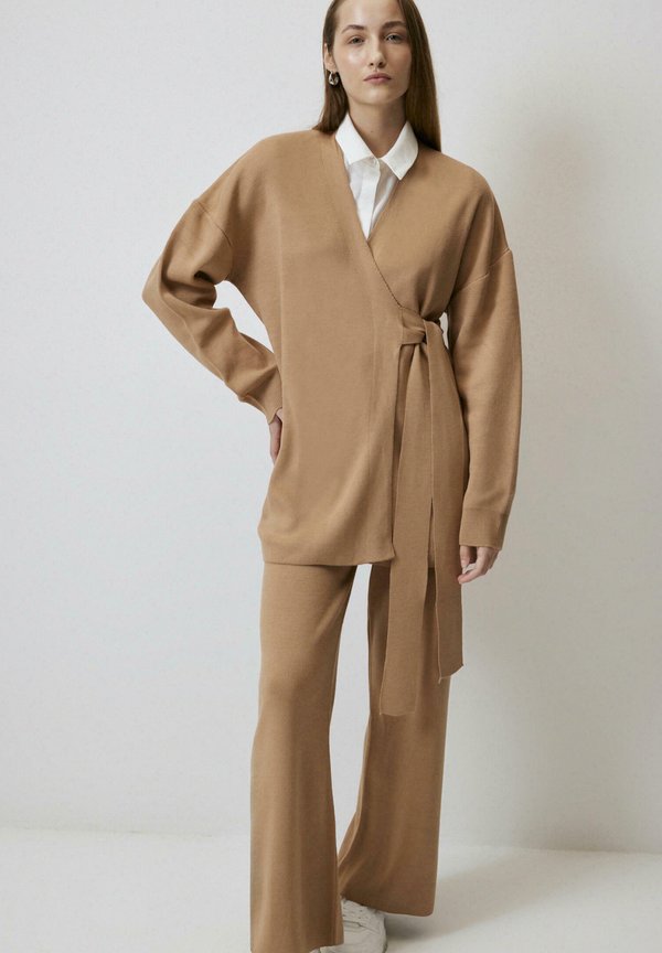 SET - Strickjacke - camel