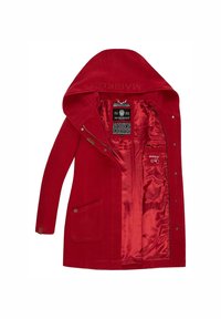 Cappotto rosso con cappuccio, zip visibile, bottoni a pressione, tasca esterna e fodera interna in raso lucido con etichette del marchio.