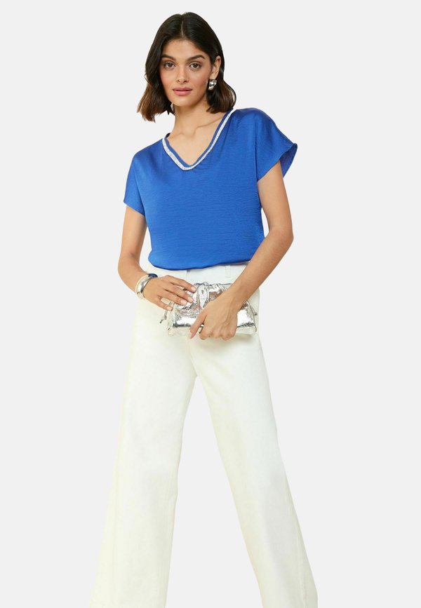 REGULAR FIT V-NECK DIAMANTE SHORT SLEEVE - Bluse