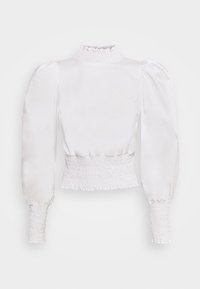 Top bianco in satin con collo alto arricciato, maniche a sbuffo e vita gathered, caratterizzato da una superficie liscia e lucida.