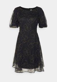 Robe noire avec des manches bouffantes courtes, motifs floraux brodés en or. Présente un ourlet légèrement évasé et une fermeture éclair à l'arrière.